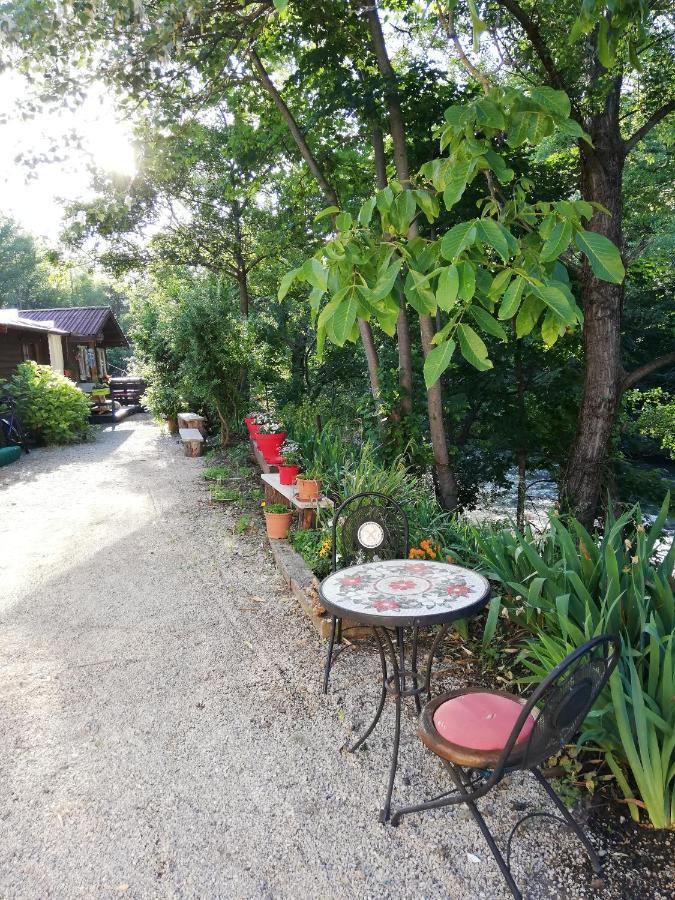 Hotel Restaurant Rose Des Pyrenees Belvianes-et-Cavirac Exteriör bild